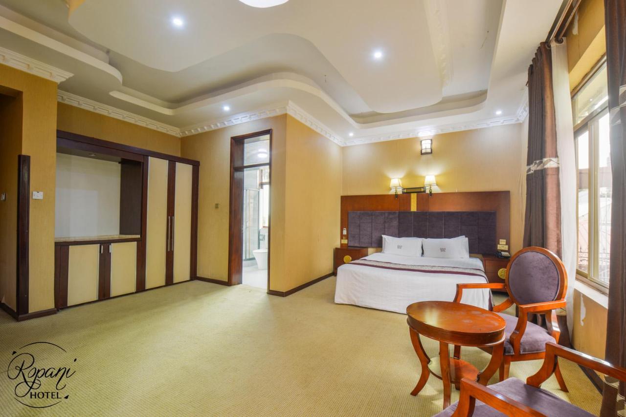 Ropani Hotel Kitende Bagian luar foto