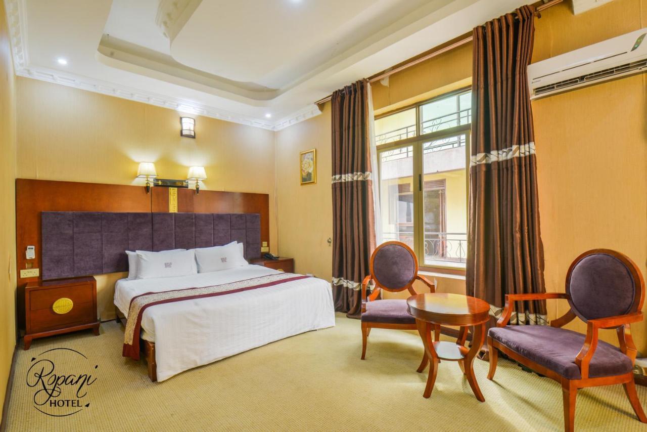 Ropani Hotel Kitende Bagian luar foto