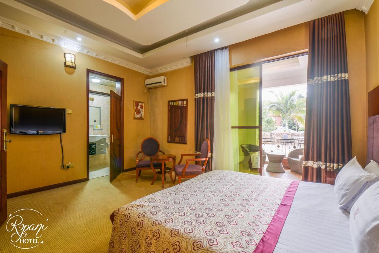 Ropani Hotel Kitende Bagian luar foto