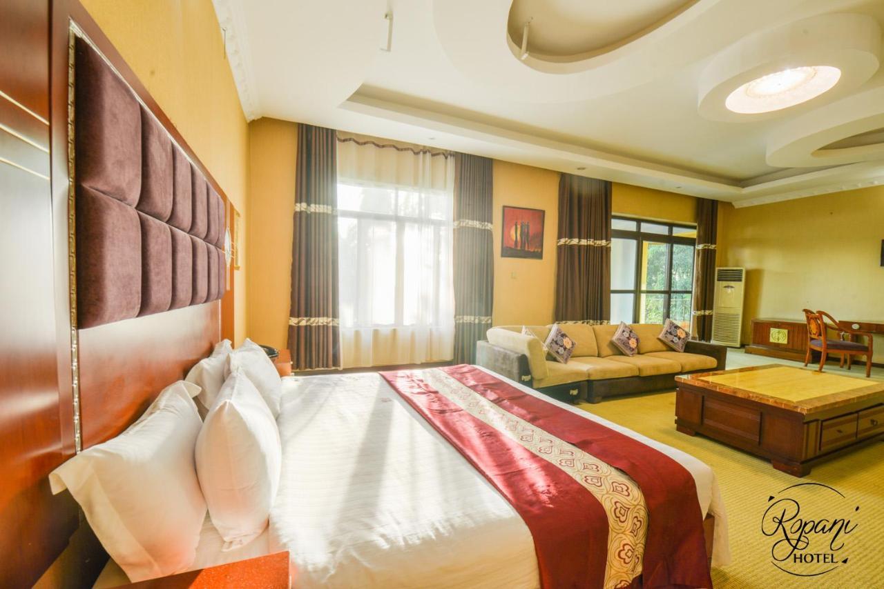 Ropani Hotel Kitende Bagian luar foto