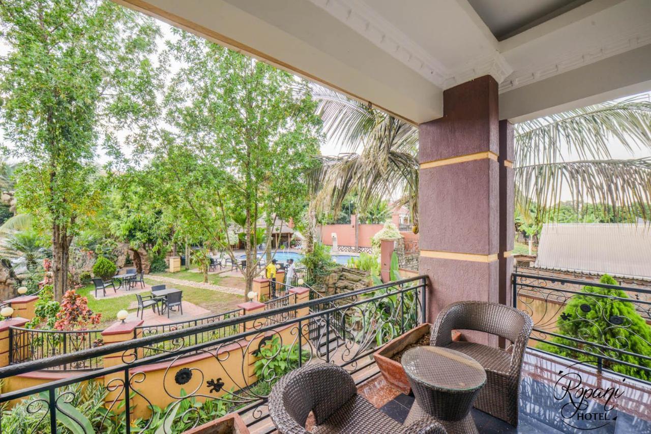 Ropani Hotel Kitende Bagian luar foto