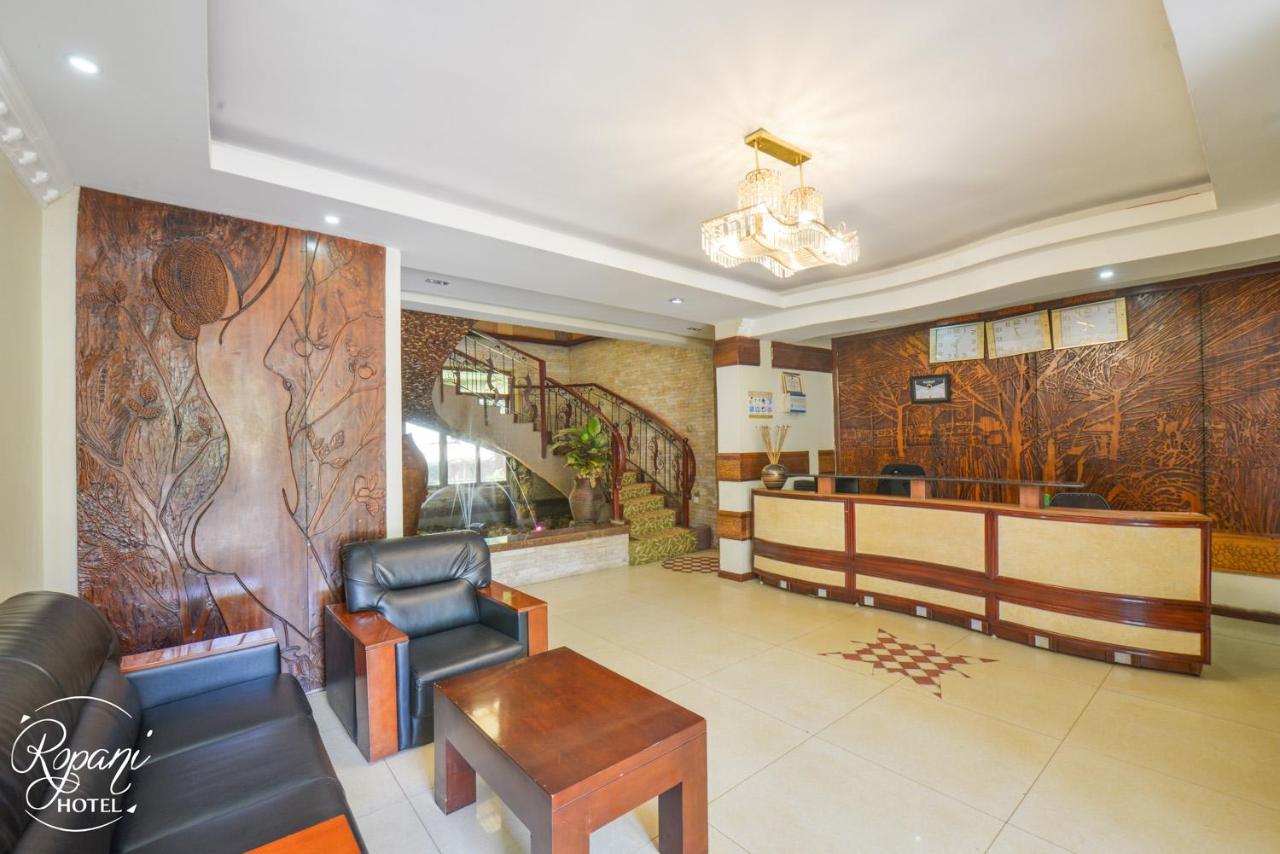 Ropani Hotel Kitende Bagian luar foto