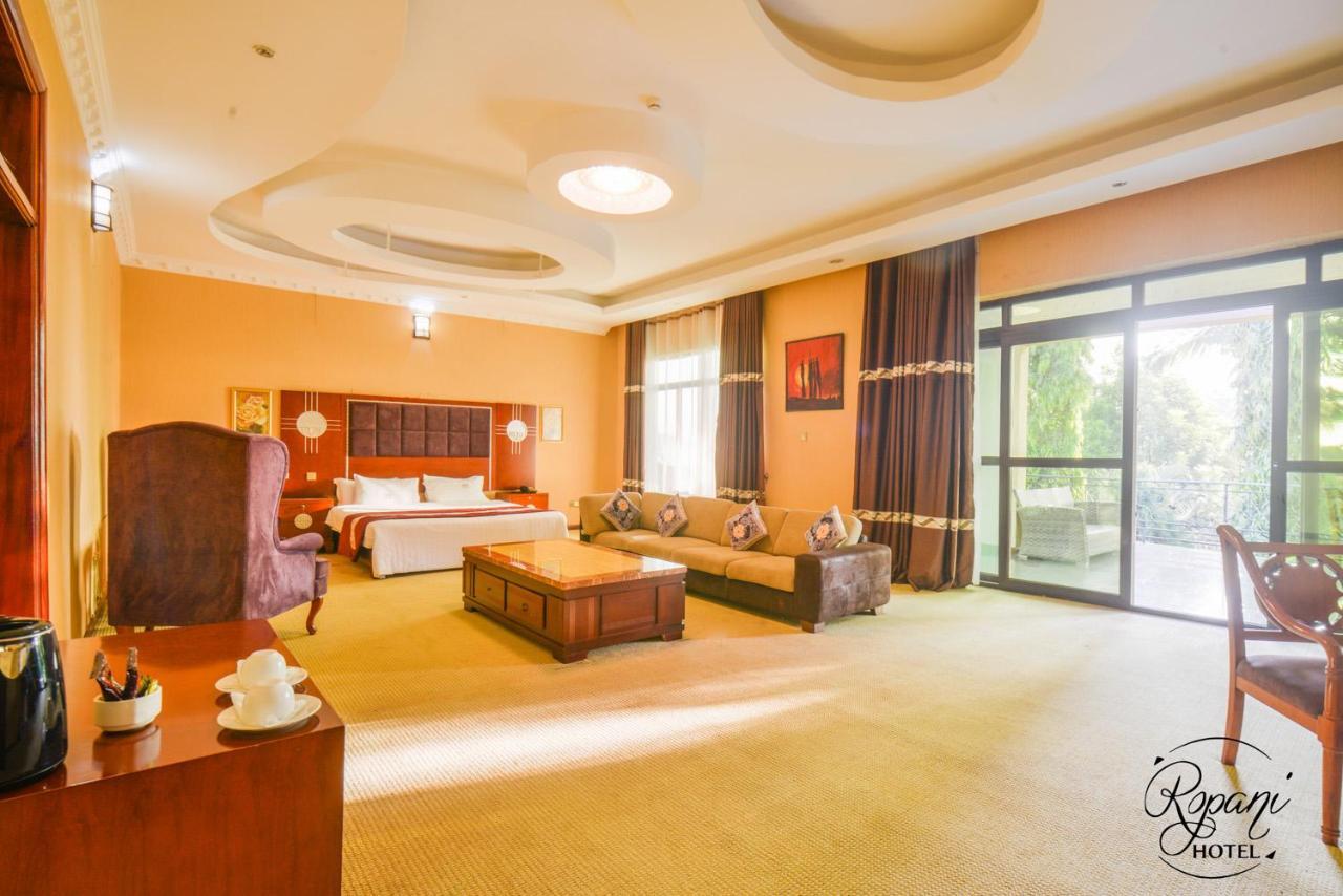 Ropani Hotel Kitende Bagian luar foto