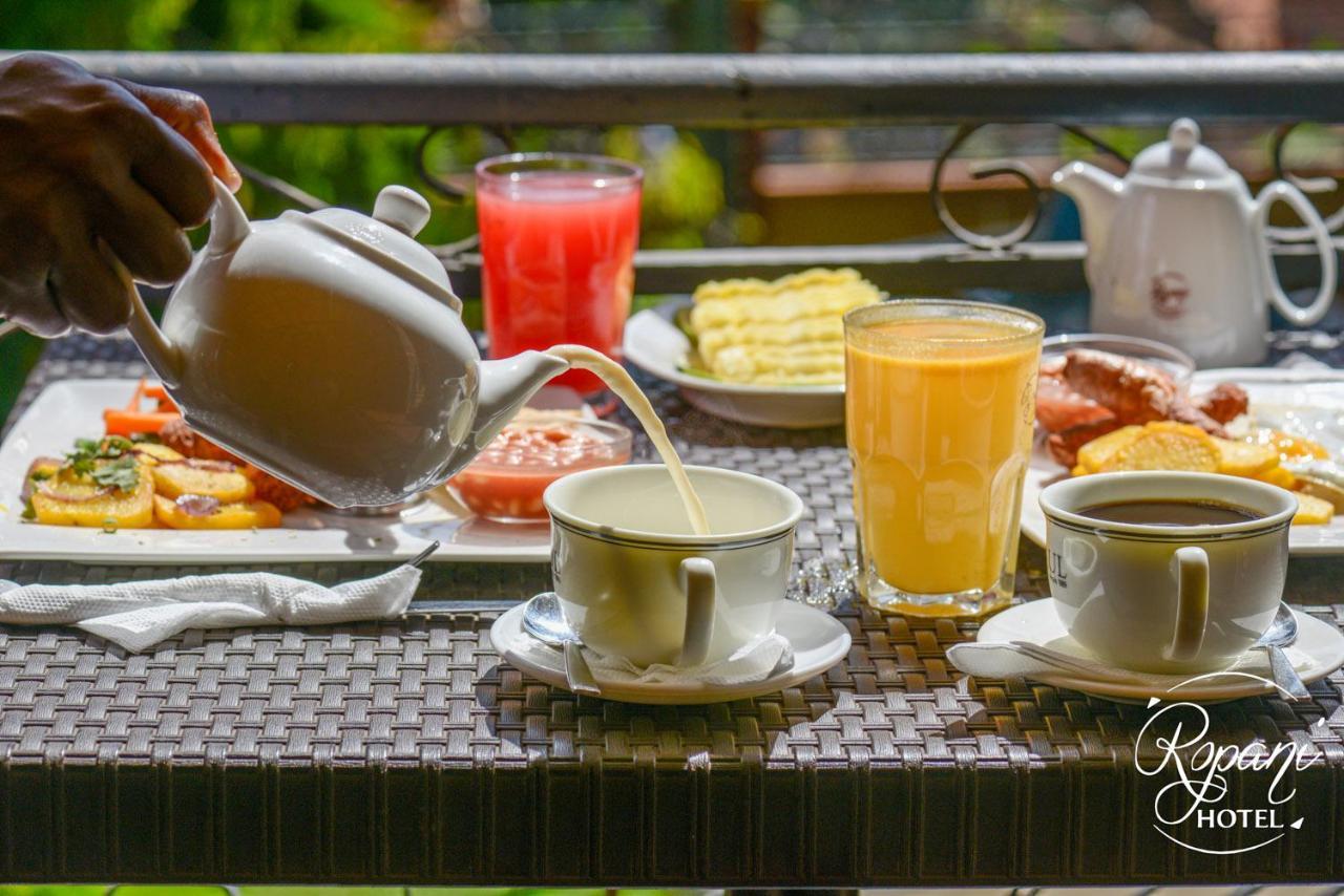 Ropani Hotel Kitende Bagian luar foto