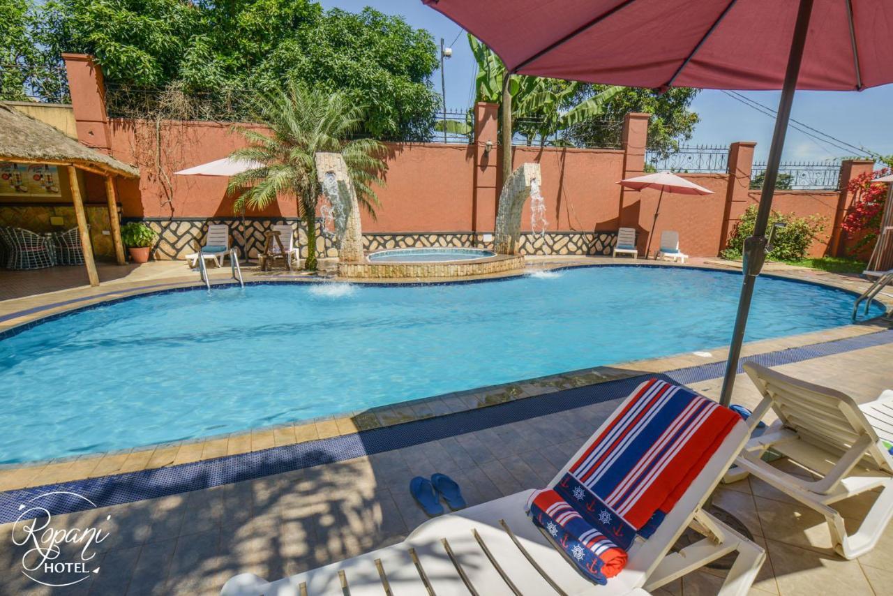 Ropani Hotel Kitende Bagian luar foto