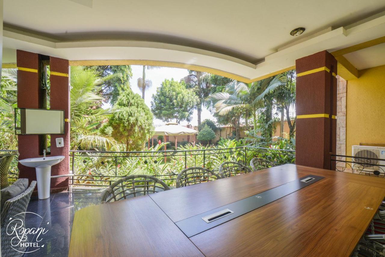 Ropani Hotel Kitende Bagian luar foto