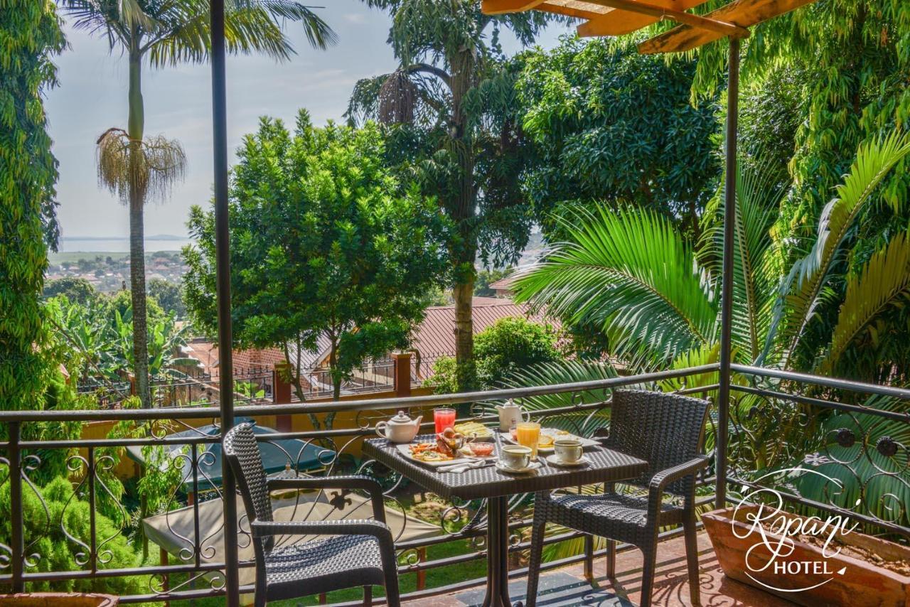 Ropani Hotel Kitende Bagian luar foto