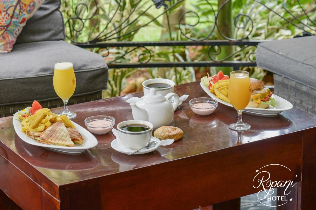 Ropani Hotel Kitende Bagian luar foto