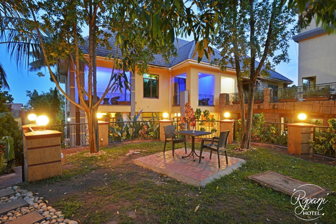 Ropani Hotel Kitende Bagian luar foto