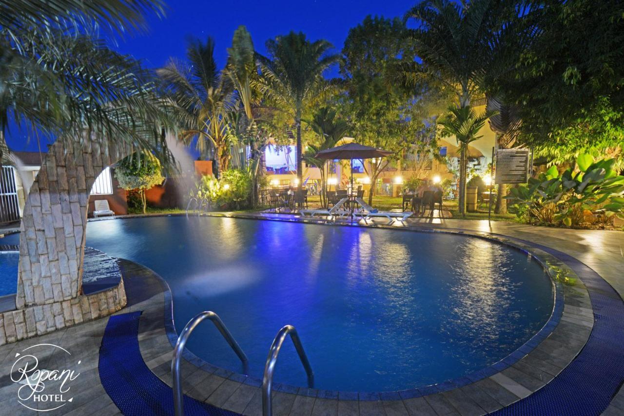 Ropani Hotel Kitende Bagian luar foto