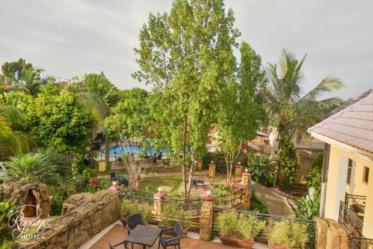 Ropani Hotel Kitende Bagian luar foto