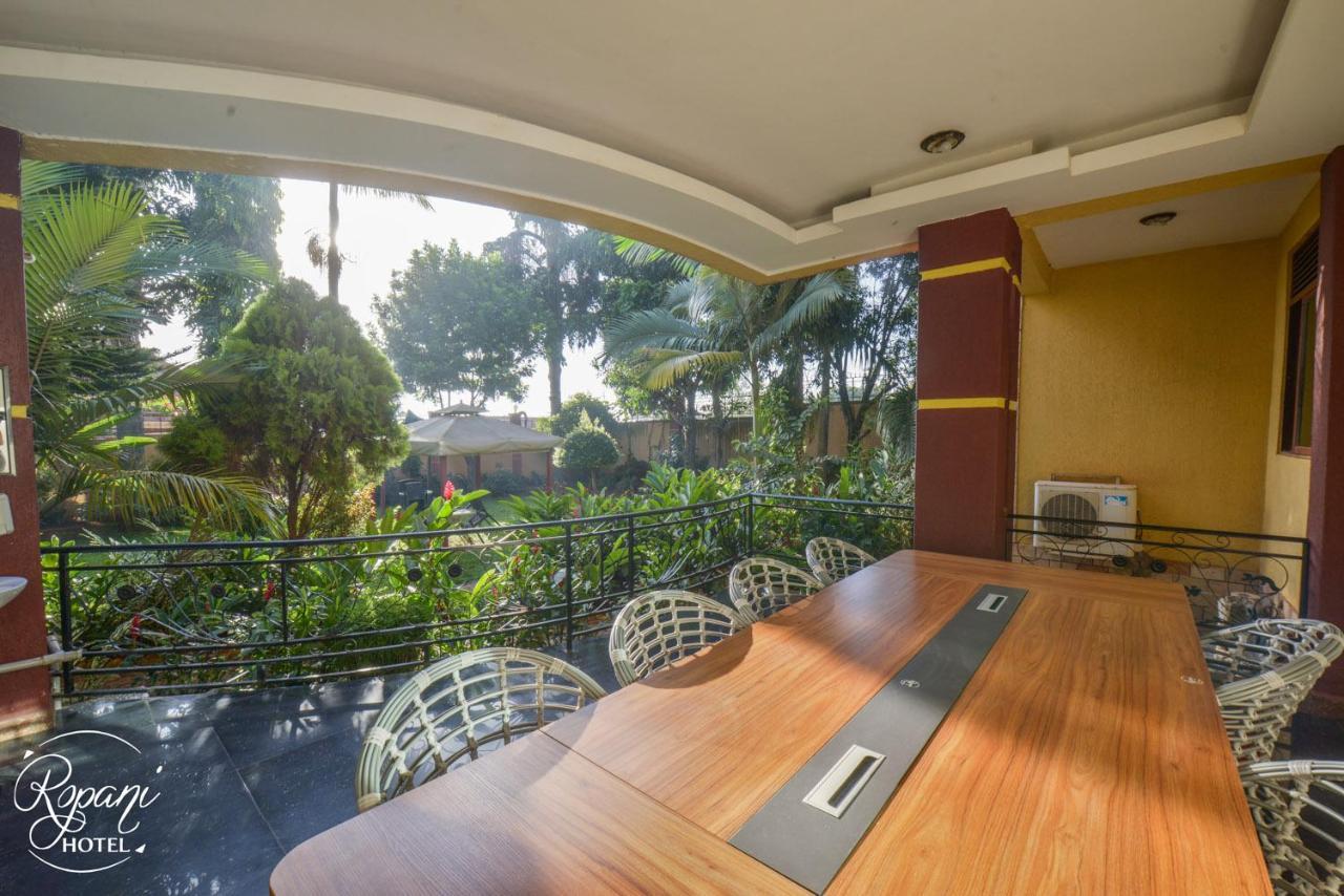 Ropani Hotel Kitende Bagian luar foto