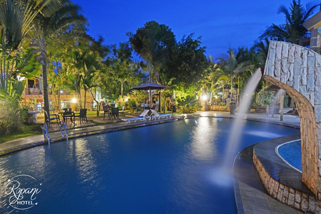 Ropani Hotel Kitende Bagian luar foto