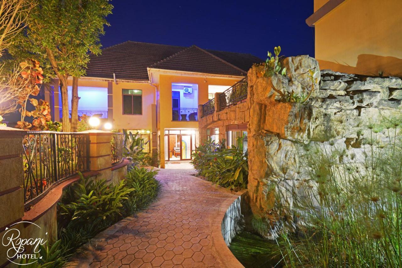 Ropani Hotel Kitende Bagian luar foto