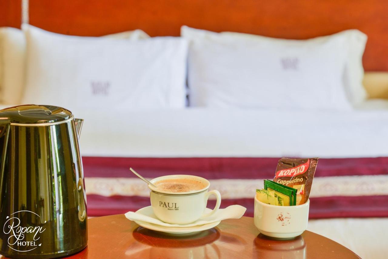 Ropani Hotel Kitende Bagian luar foto